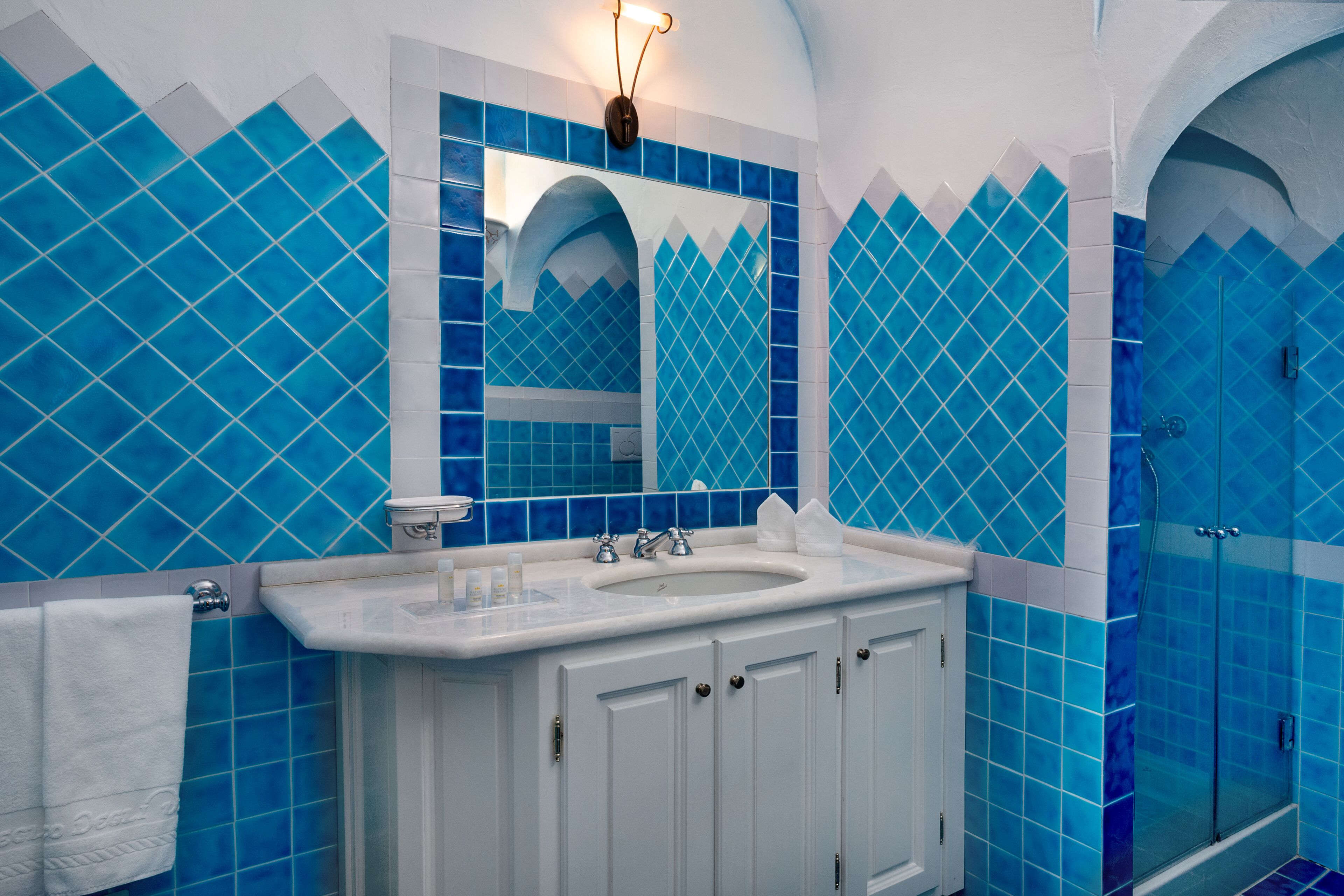 family suite | bathroom | free toiletries, hair dryer, bidet, towels