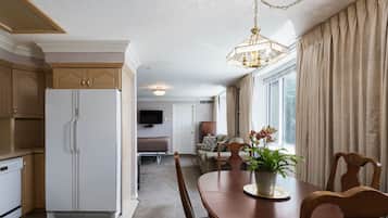 Deluxe Studio, Kitchen | Living area