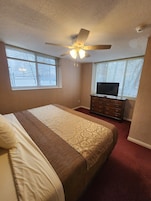 Cortinas blackout, tabla de planchar con plancha y wifi gratis 