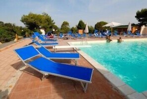 Outdoor pool - Hotel Club Mezzaluna (Carloforte)