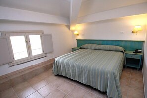 Minibar, Schreibtisch, Babybetten, kostenloses WLAN