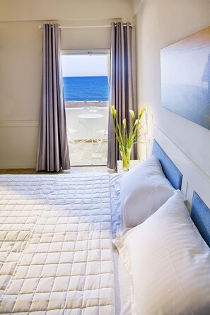 Superior Double Room, Sea View | Minibar, in-room safe, cribs/infant beds, rollaway beds