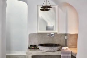 Cabana(Boho suite,outdoor hot  tub)  | 浴室 | 淋浴设施、免费洗浴用品、吹风机