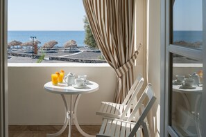 Double Room, Sea View | Minibar, in-room safe, cribs/infant beds, rollaway beds