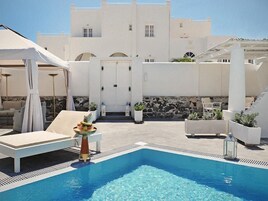 Minibar, caja de seguridad en la habitación y cunas 