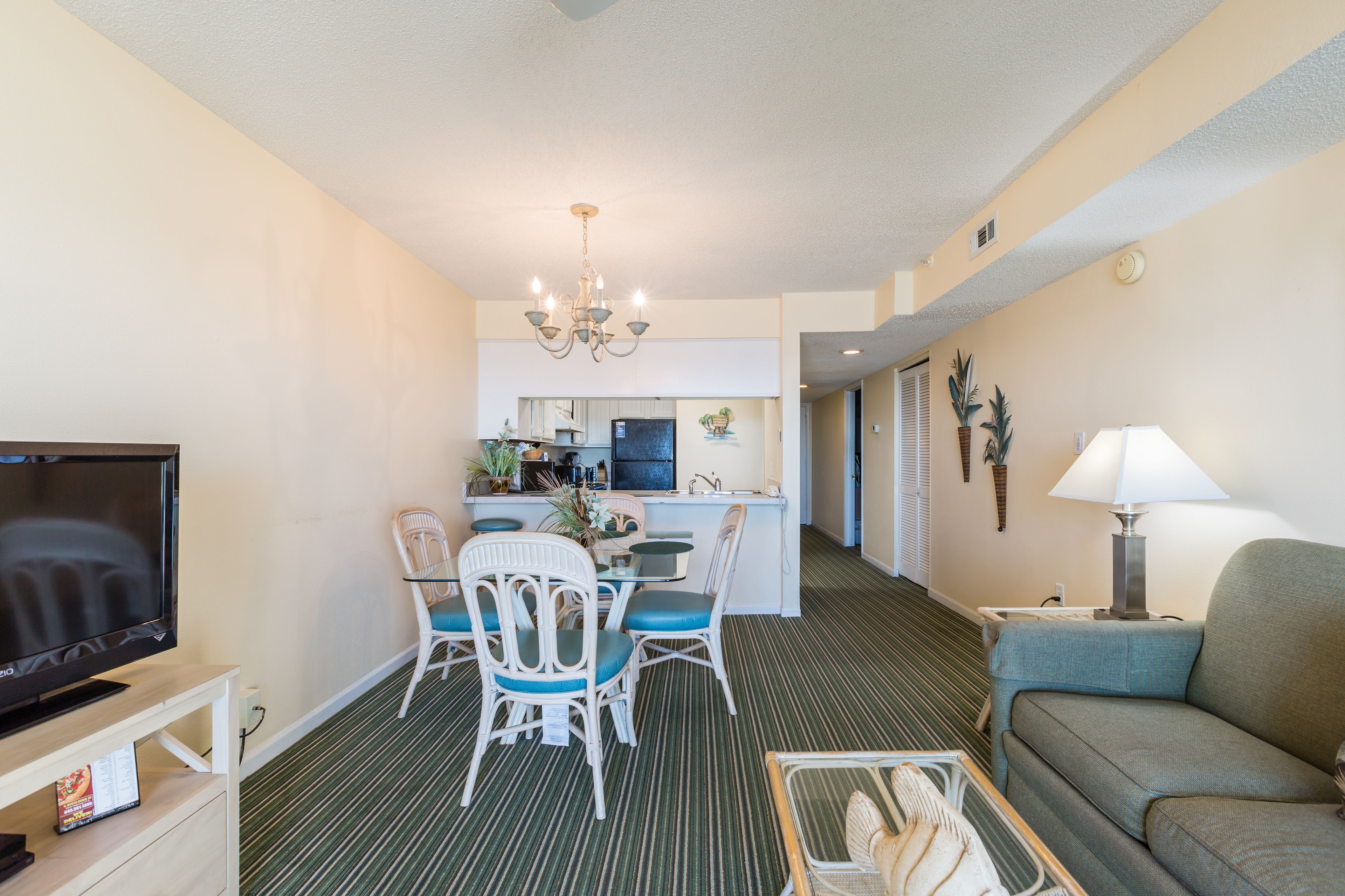 2 Bedroom, 2 Bathroom, Oceanview Condo | Servicio a la habitación