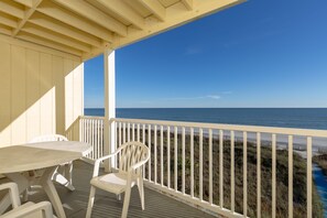 2 Bedroom, 2 Bathroom, Oceanview Condo | Balcón