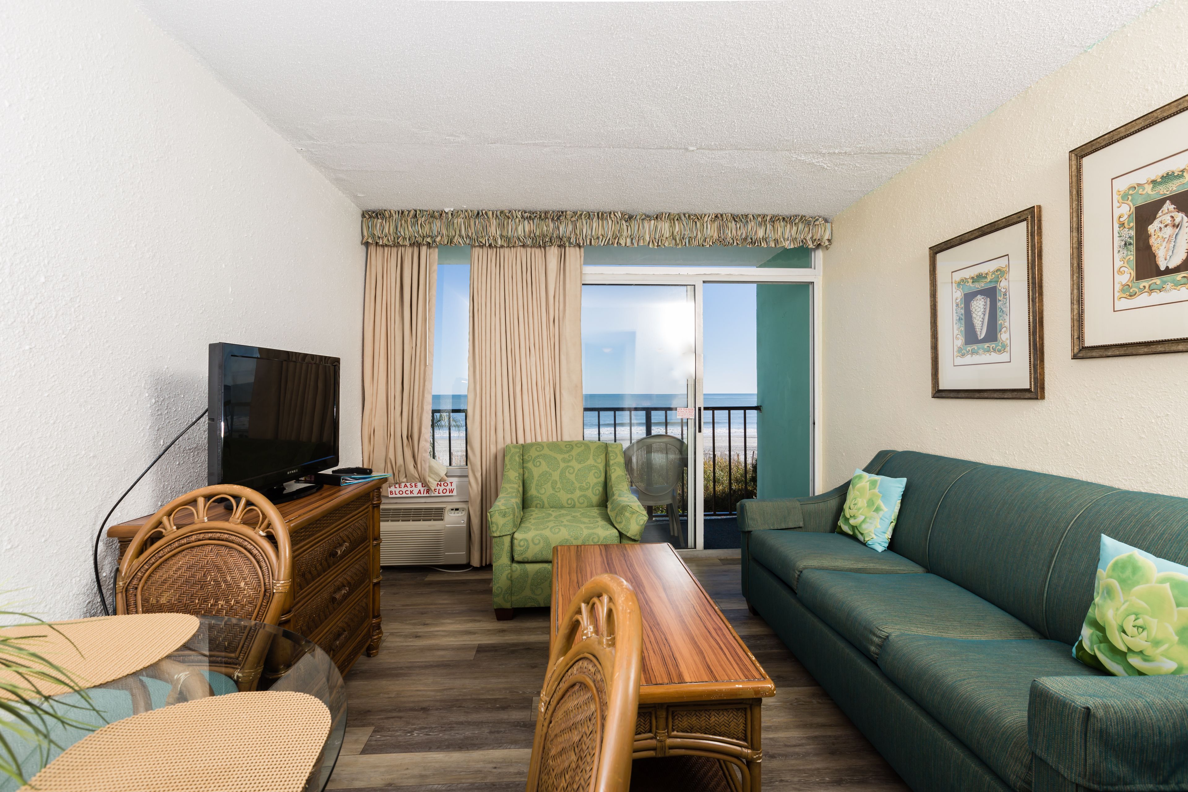 Een flatscreentelevisie