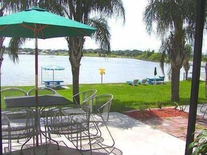 Property grounds - Lake Roy Beach Inn (Winter Haven)