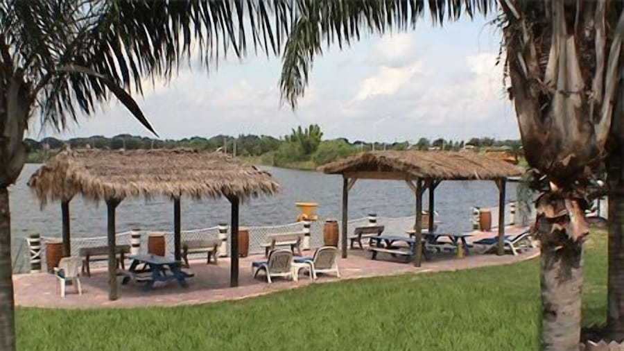 Lake Roy Beach Inn