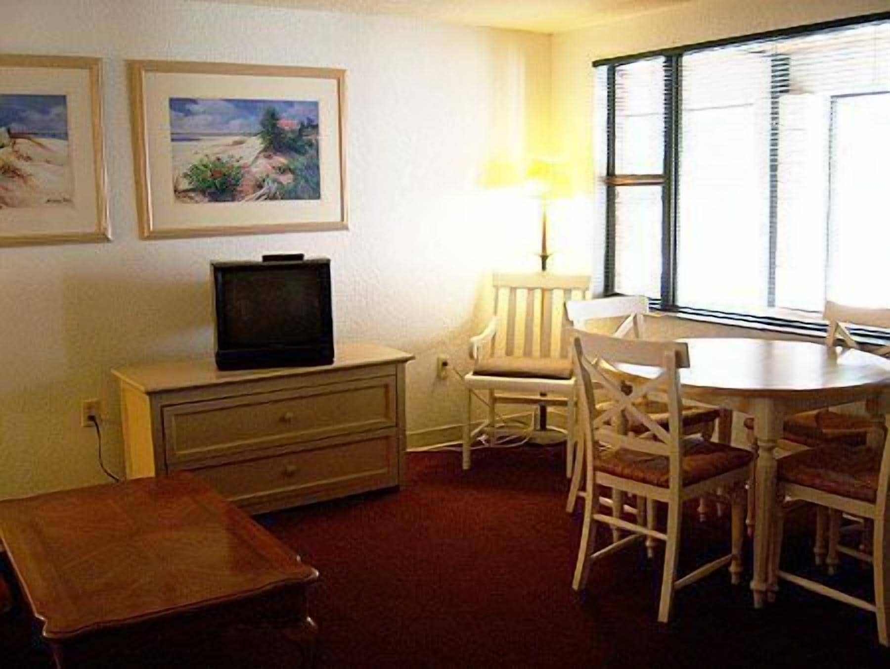 Photo - Lake Roy Beach Inn - Winter Haven