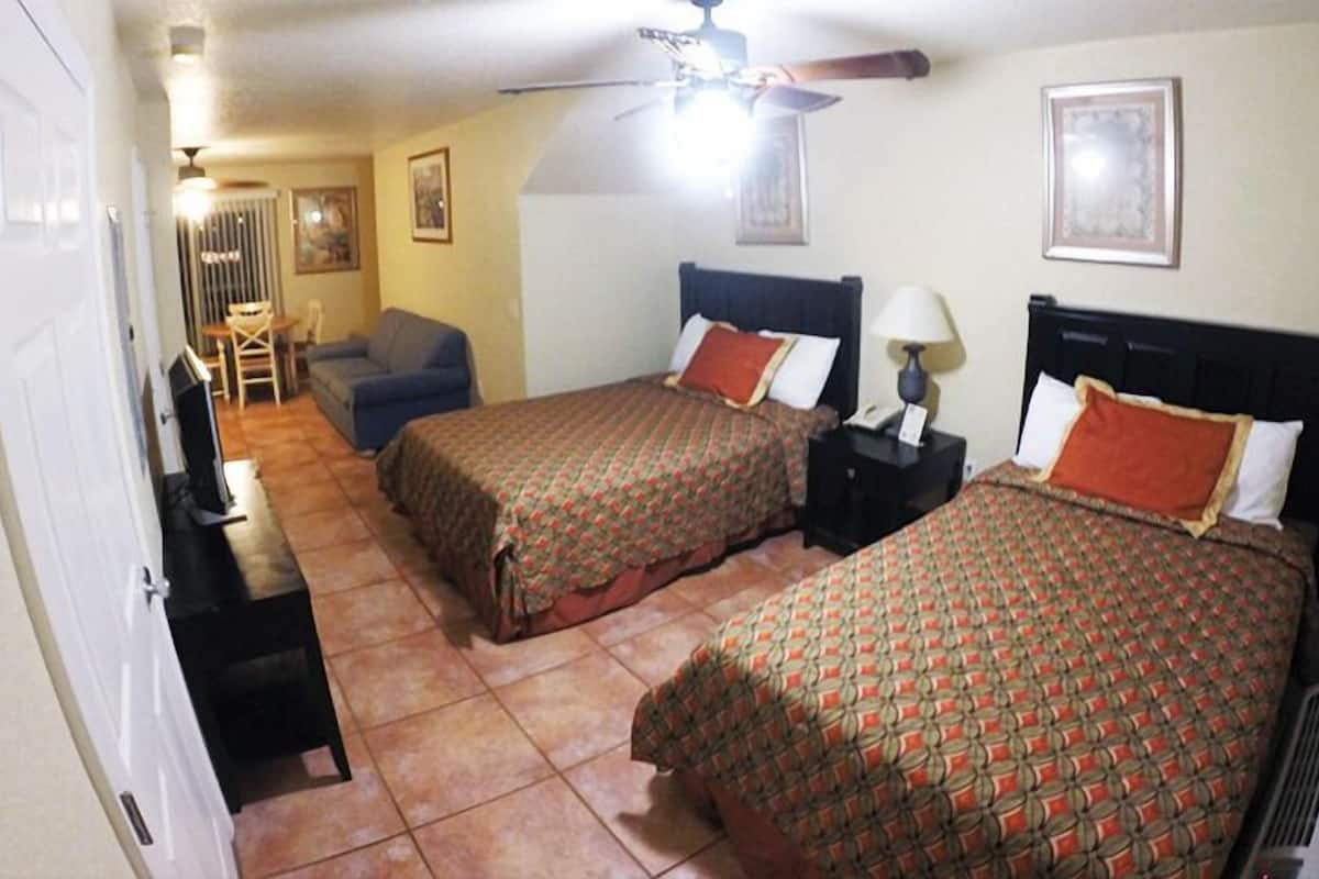 Townhome | Iron/ironing board, free WiFi, bed sheets