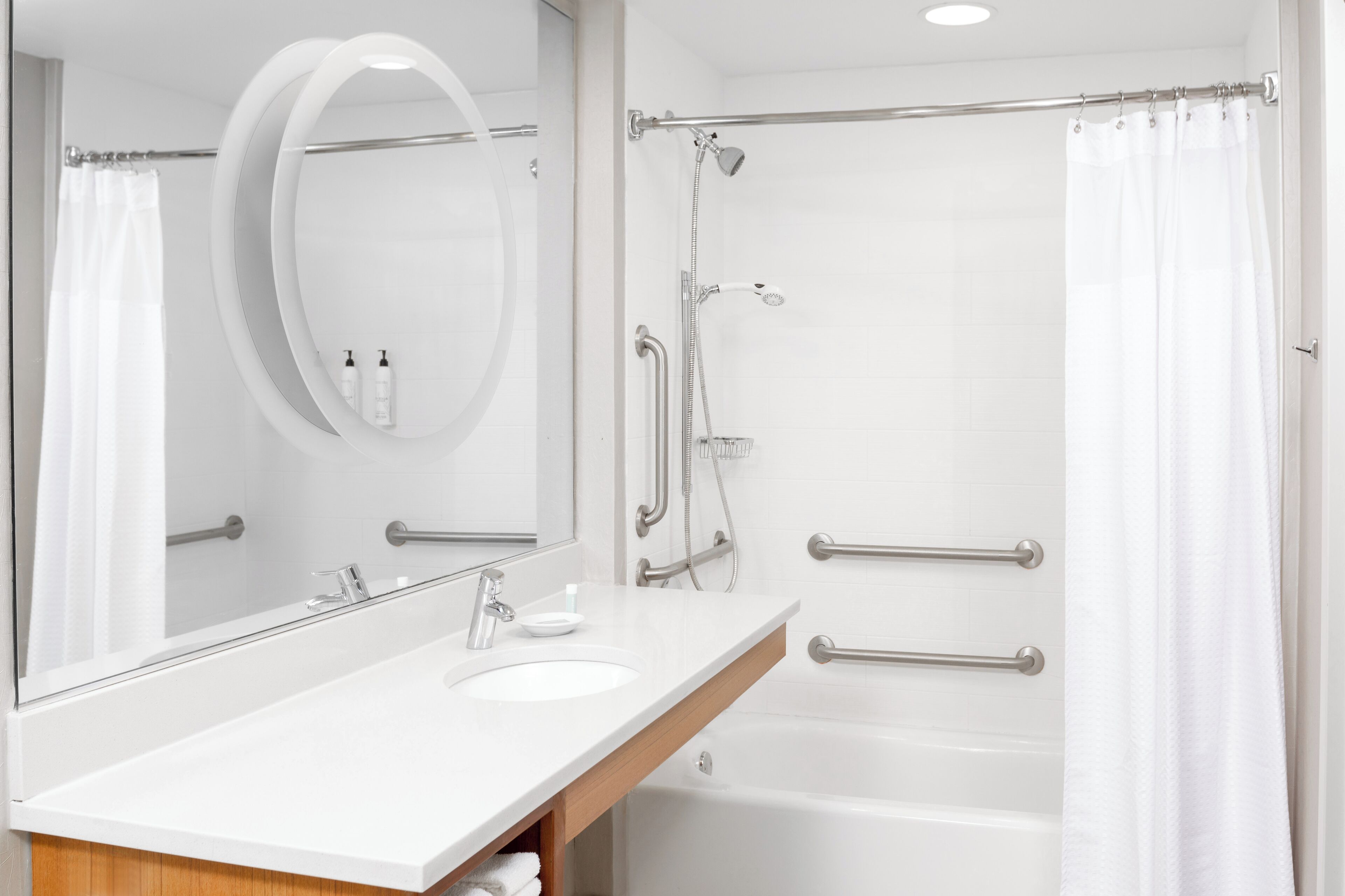 studio, multiple beds (mobility/hearing accessible, tub) | bathroom | free toiletries, hair dryer, towels