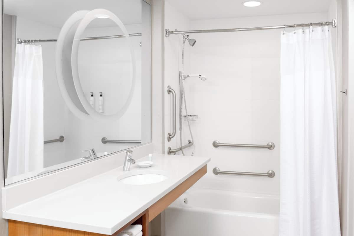 studio, multiple beds (mobility/hearing accessible, tub) | bathroom | free toiletries, hair dryer, towels