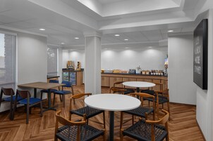 Free daily continental breakfast