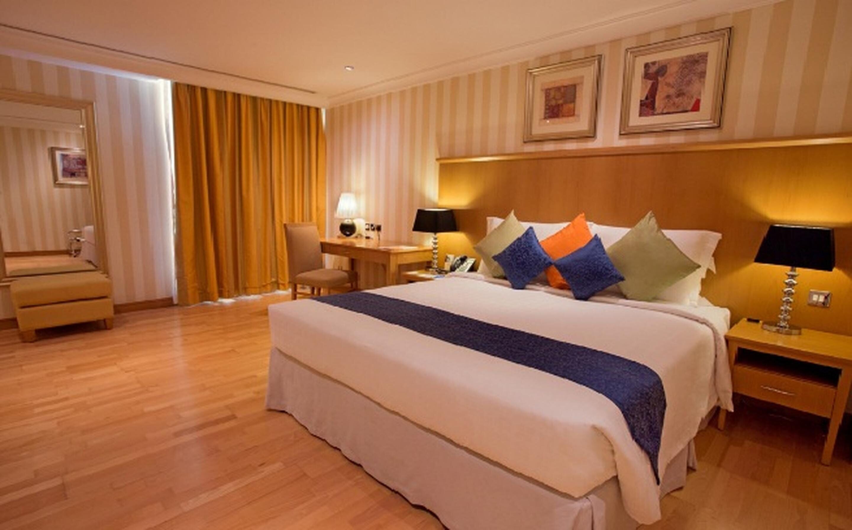 迷你吧、客房内保险箱、特色家居、办公桌