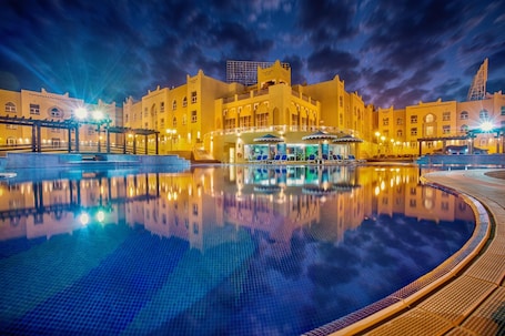 Fachada del alojamiento. Al Jahra Copthorne Hotel & Resort