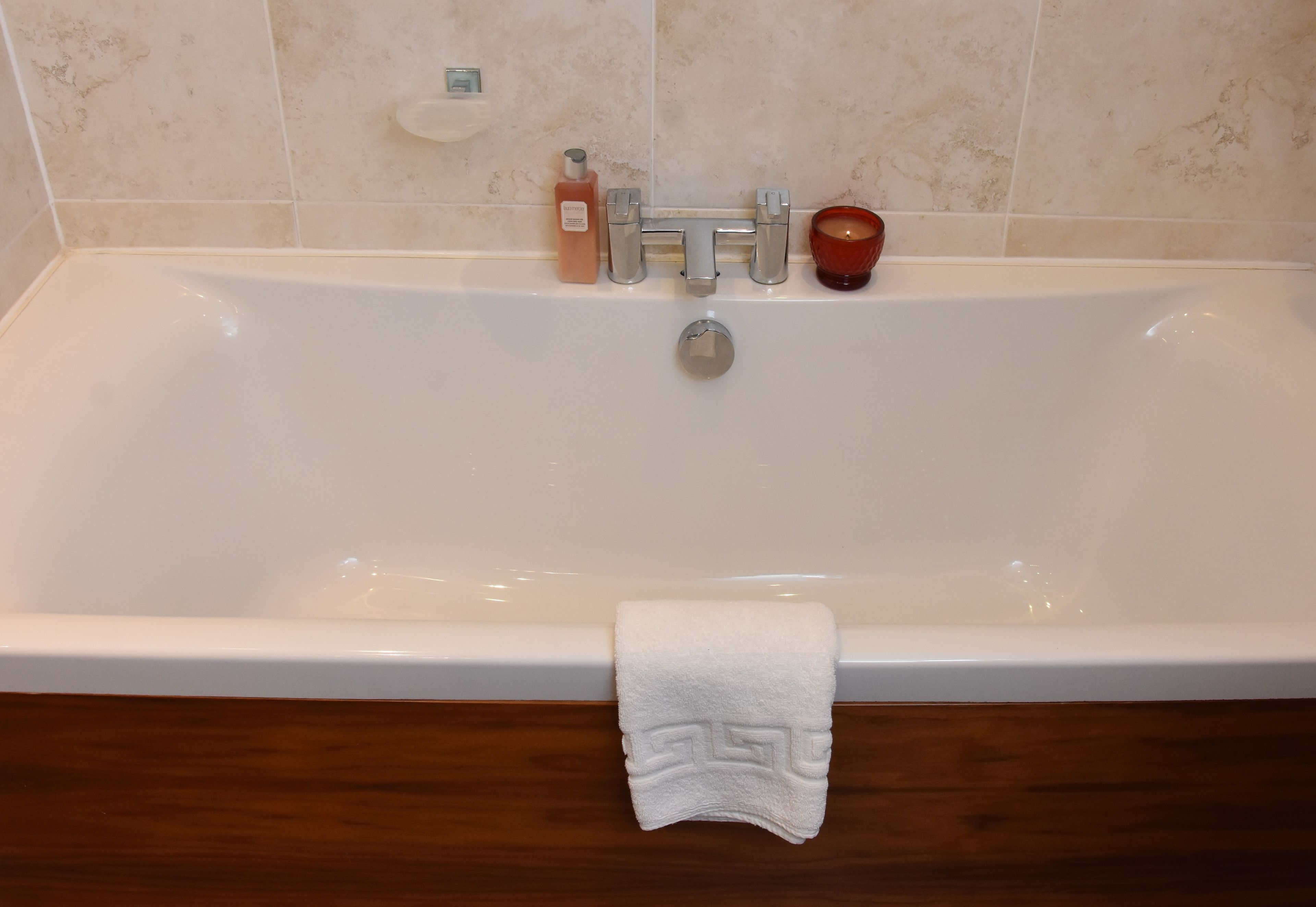 combined shower/bathtub, free toiletries, hair dryer, towels
