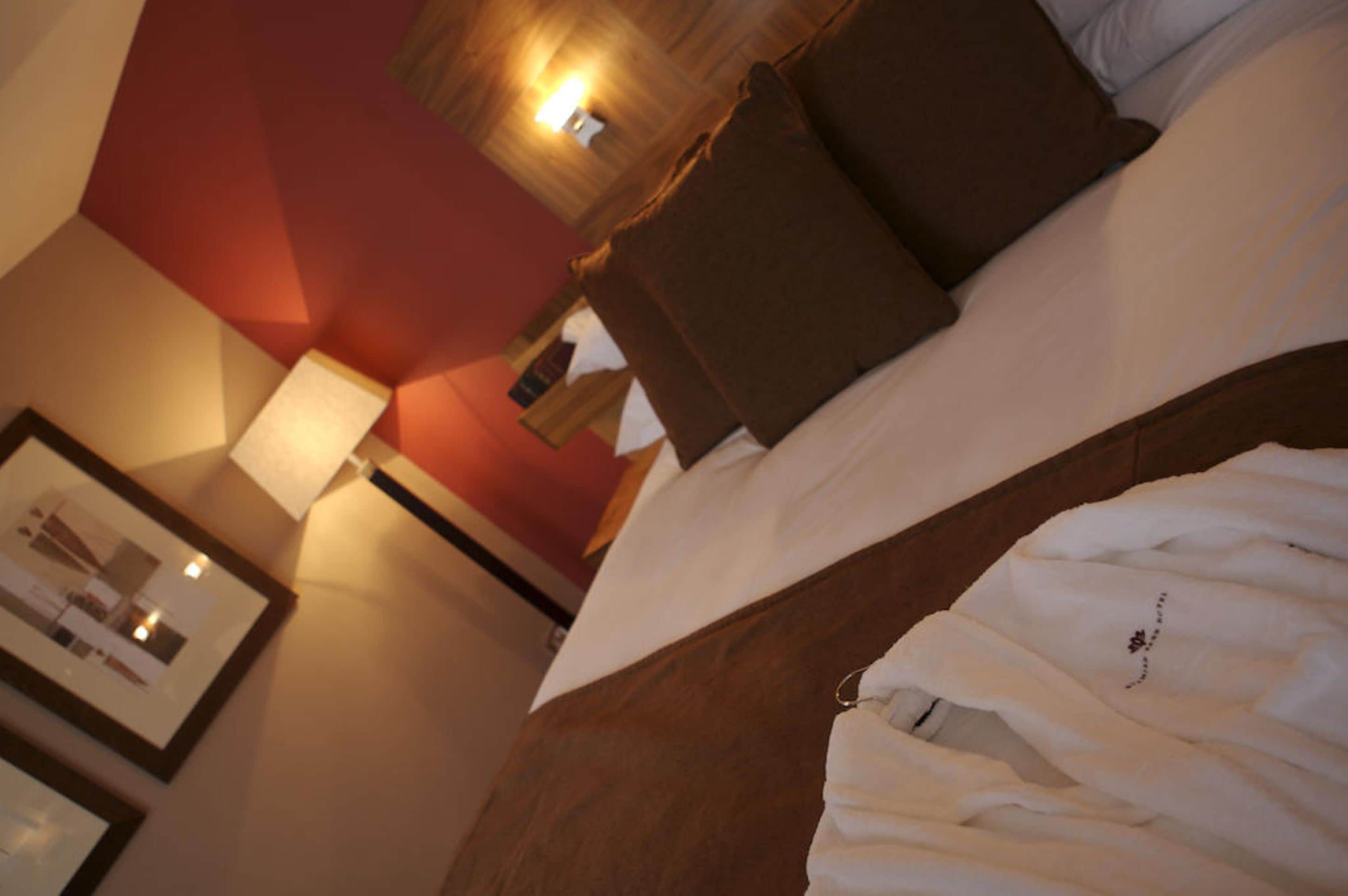 in-room safe, desk, free wifi, bed sheets