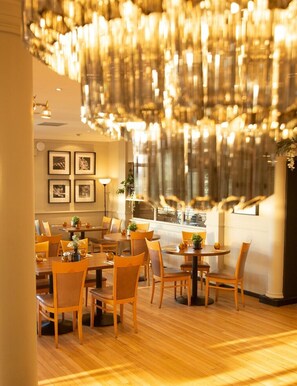 Cocktail bar
