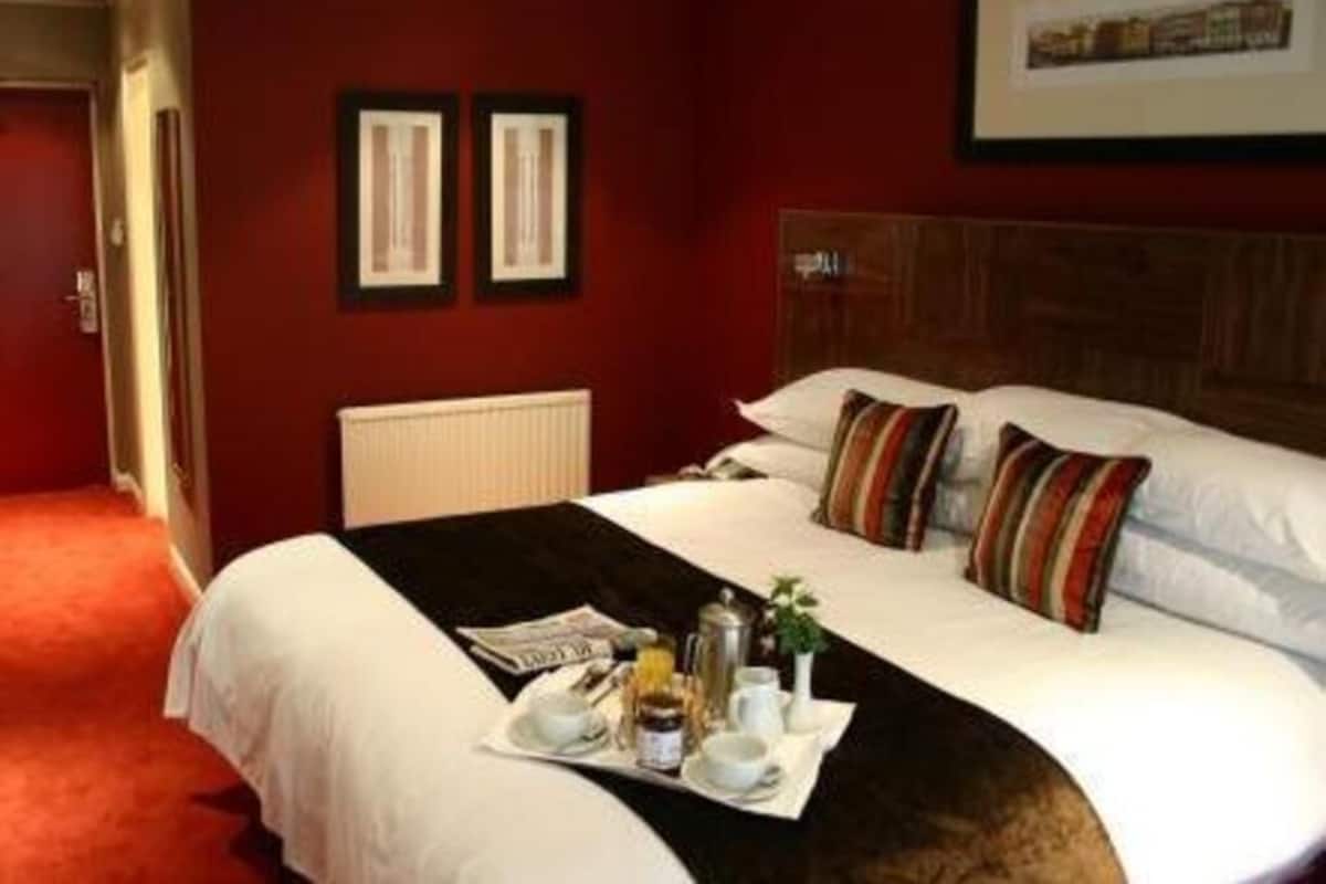 In-room safe, desk, free WiFi, bed sheets