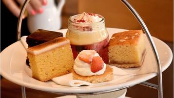 Breakfast, lunch, dinner served; local cuisine