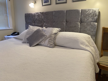 Double Room, Ensuite | 1 bedroom, premium bedding, desk, iron/ironing board