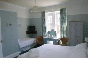 Free WiFi, bed sheets, alarm clocks - The Old Rectory (Annan)