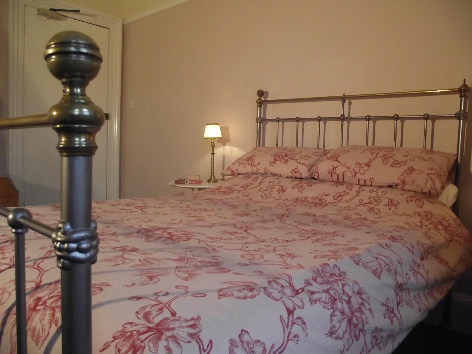 Free WiFi, bed sheets, alarm clocks