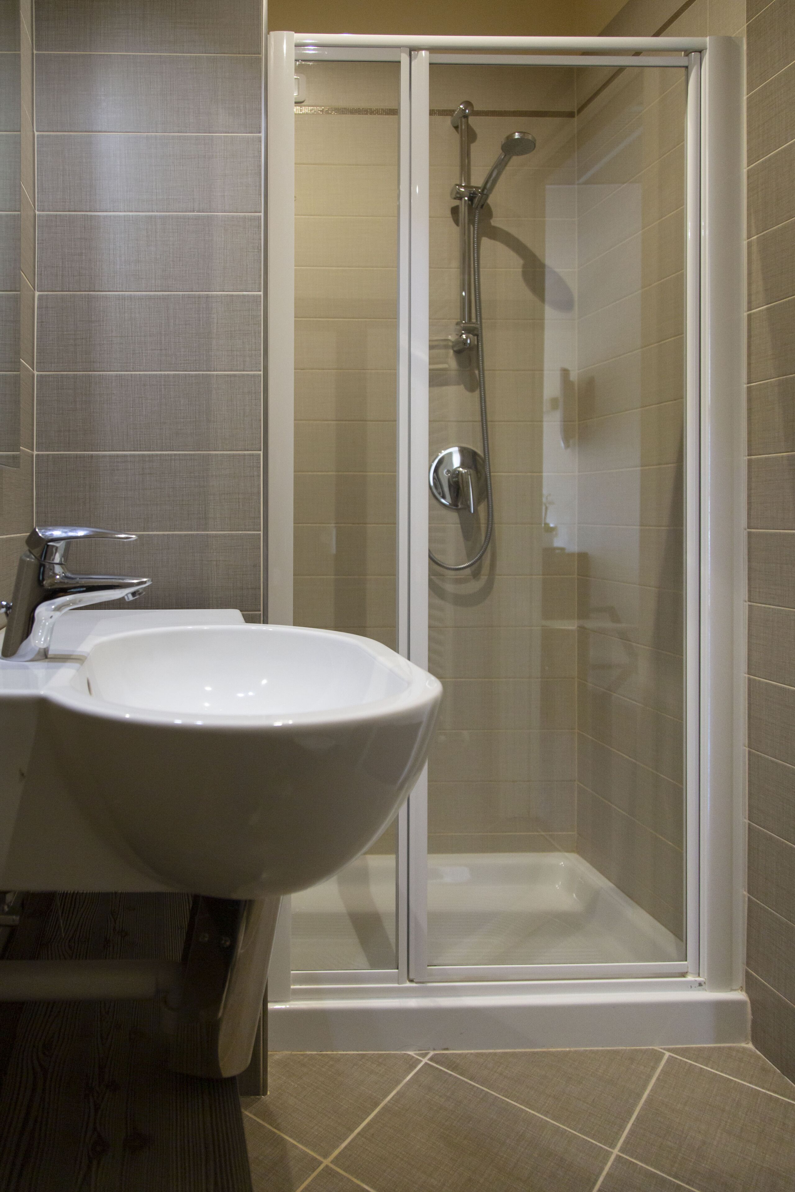 shower, free toiletries, hair dryer, bidet