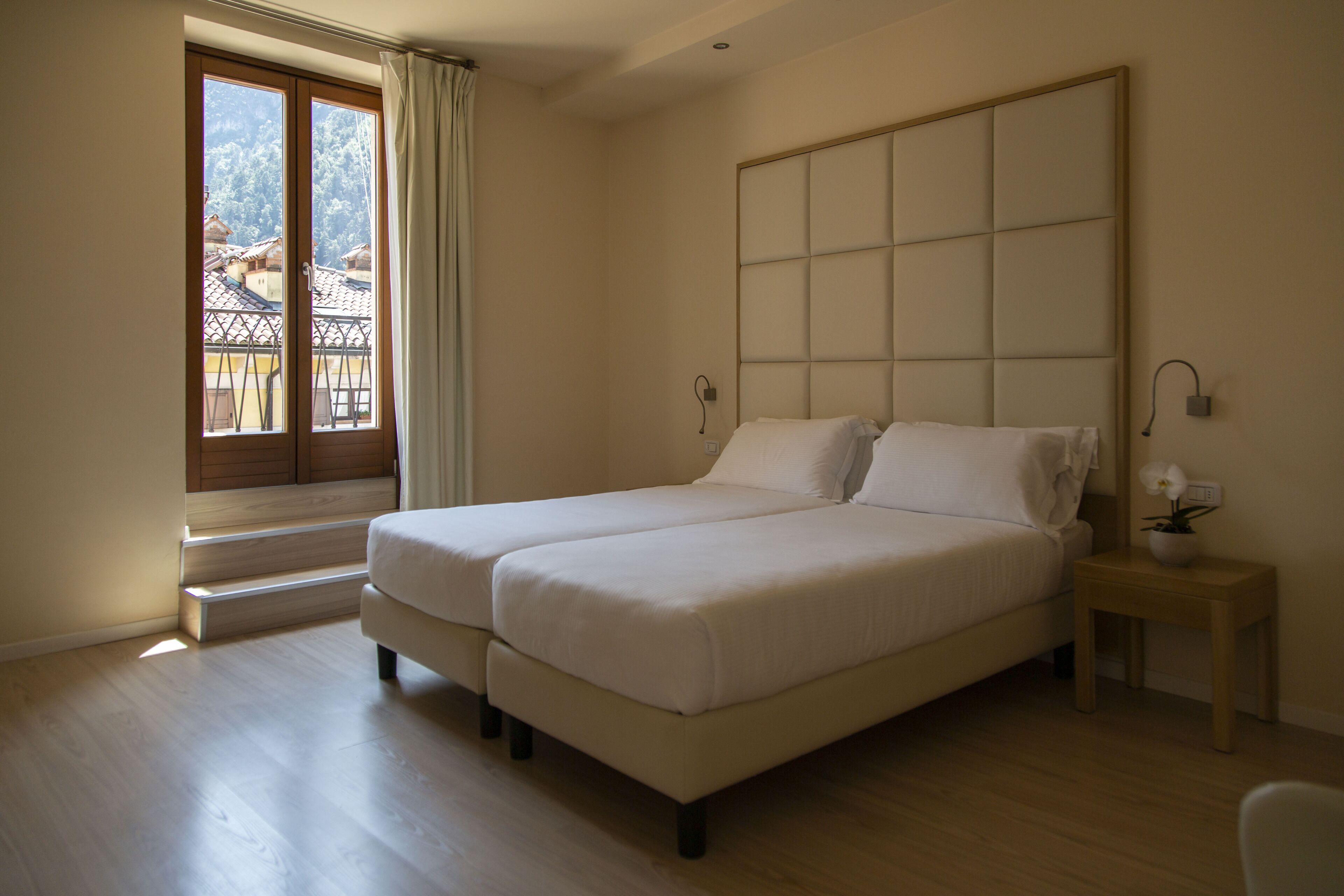 junior studio suite, balcony | 1 bedroom, minibar, in-room safe, desk