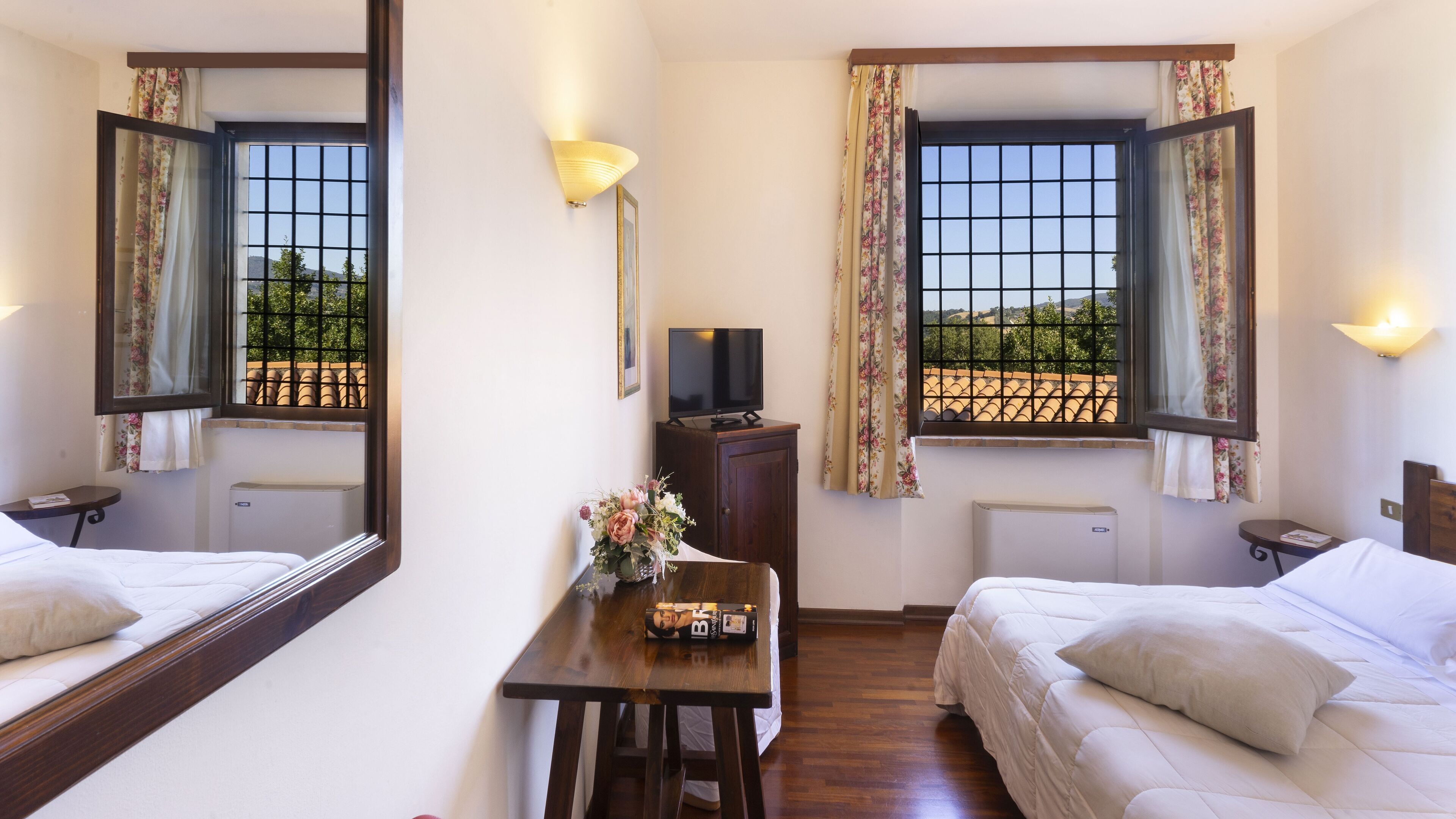 Premium bedding, in-room safe, desk, free WiFi