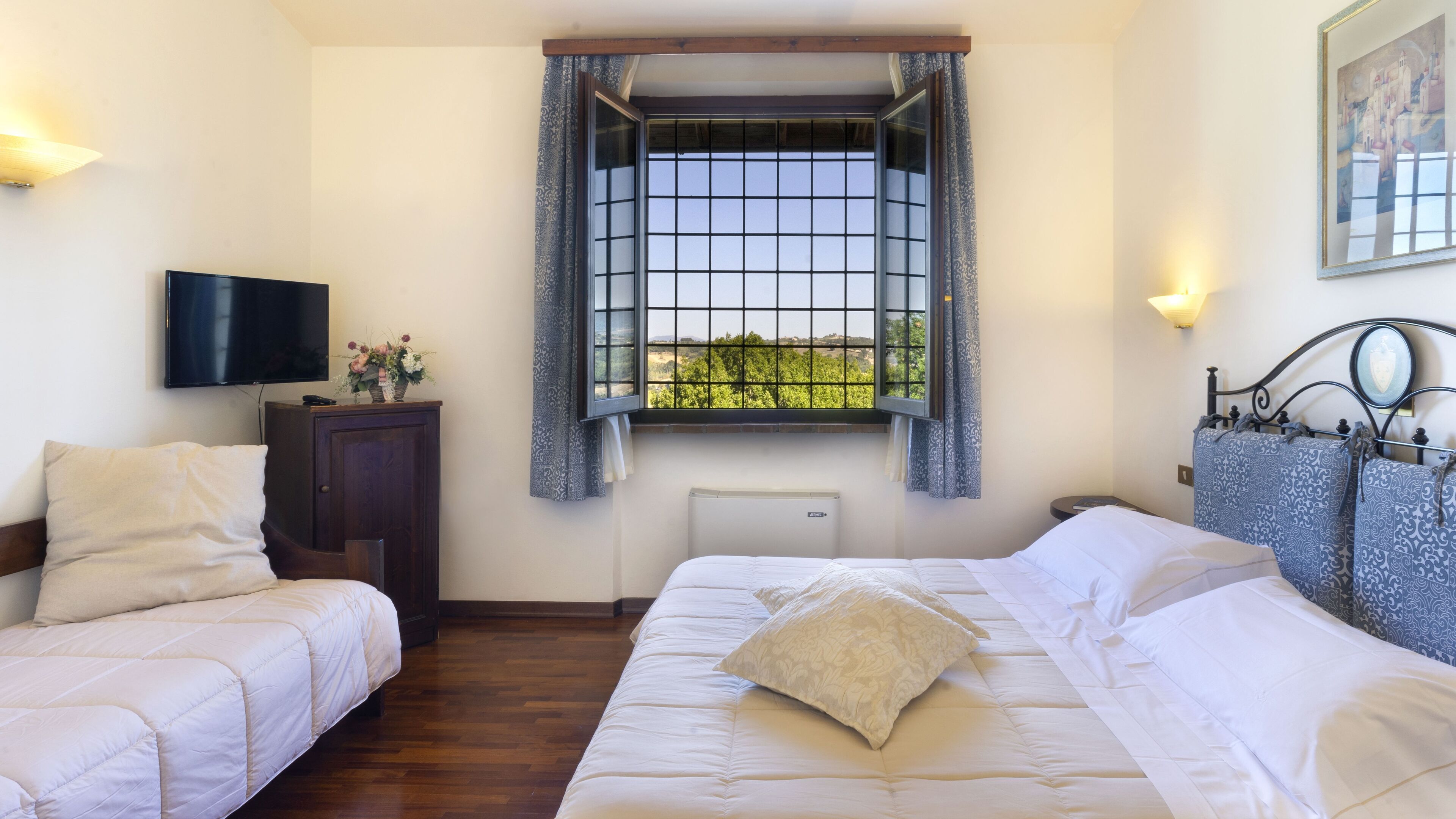 triple room, 1 bedroom | 1 bedroom, premium bedding, in-room safe, desk