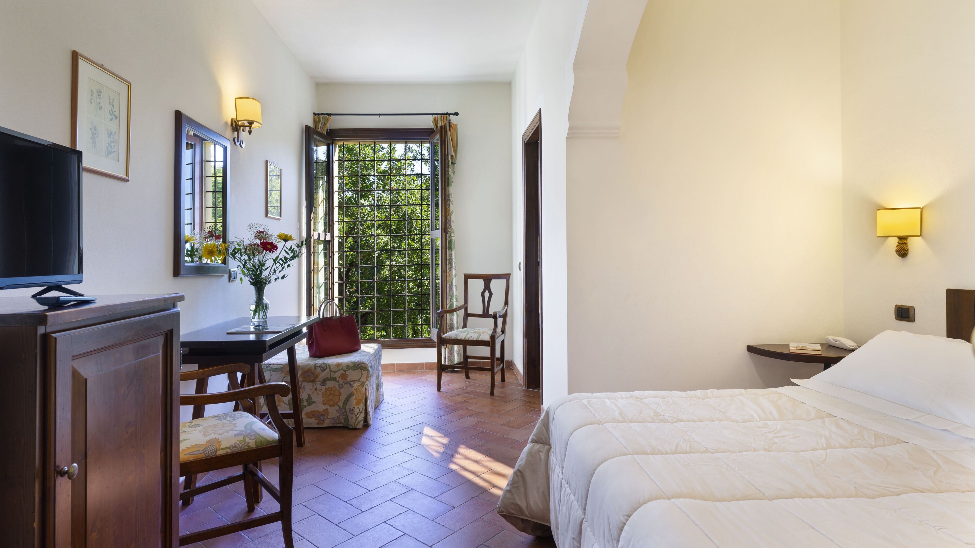 superior double room | 1 bedroom, premium bedding, in-room safe, desk