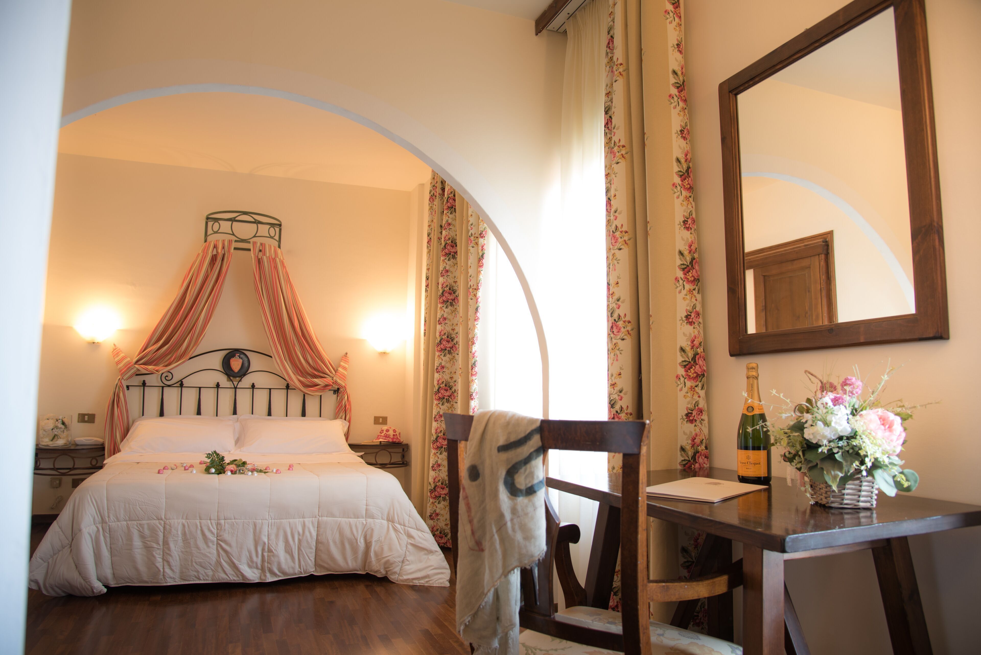 Premium bedding, in-room safe, desk, free WiFi