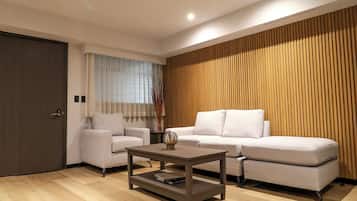 Executive-værelse | Opholdsområde | 50-tommers smart-tv med digitale kanaler, tv