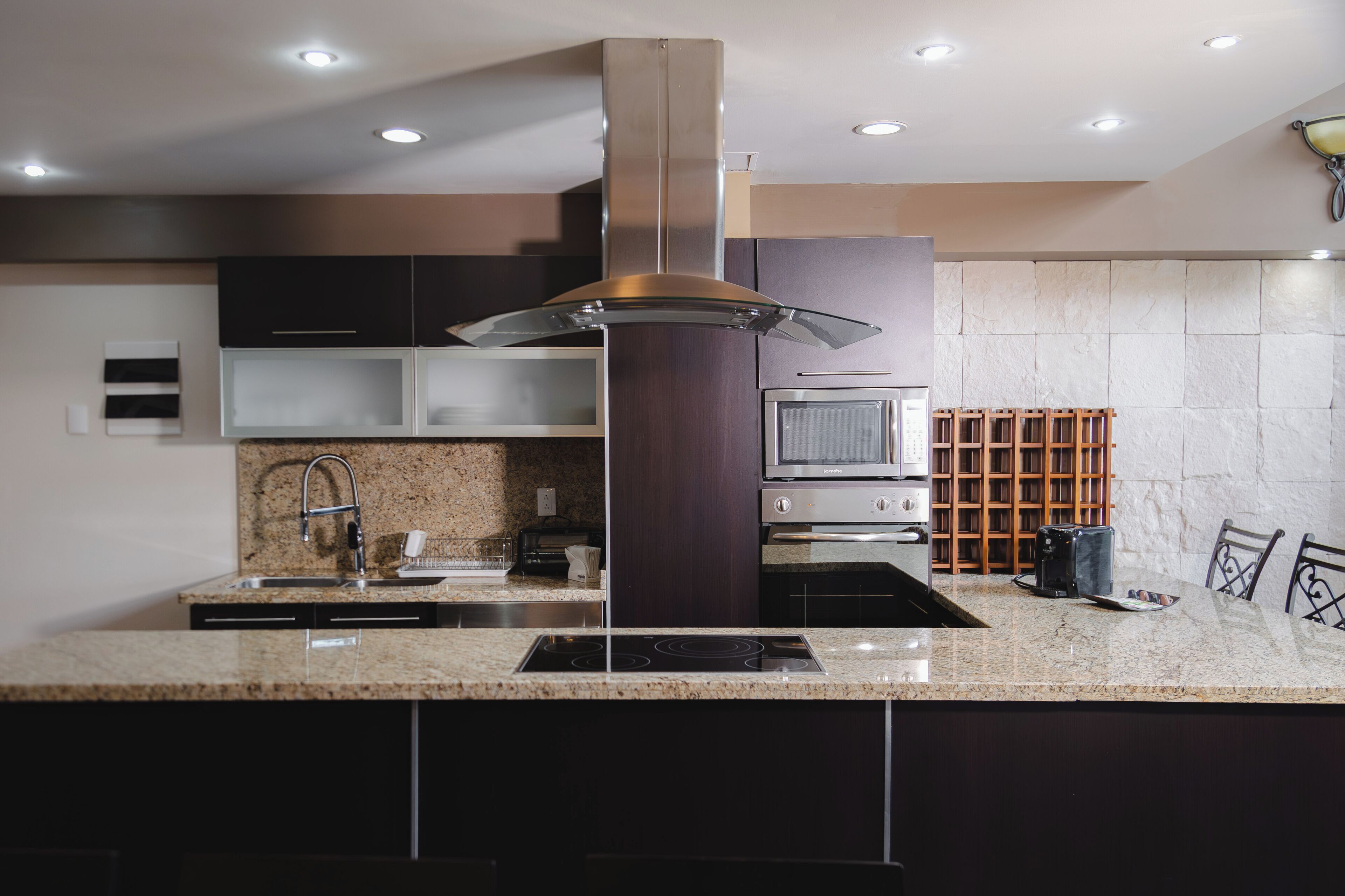 presidential room | private kitchen | full-sized fridge, microwave, stovetop, dishwasher