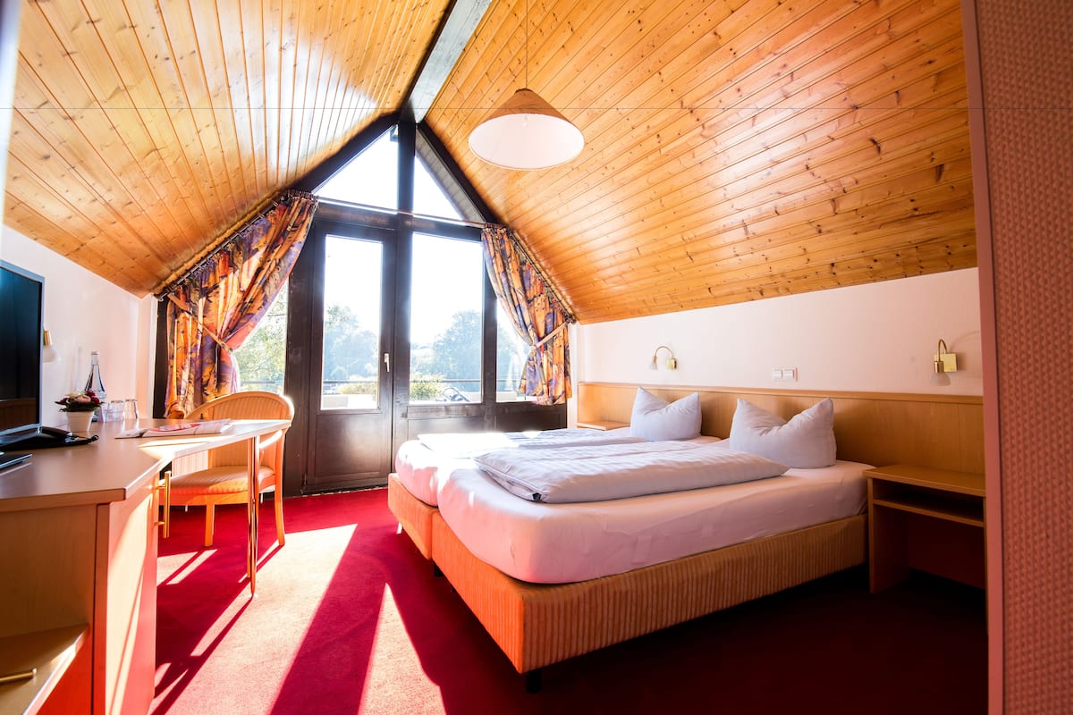 Comfort Double Room | Desk, free WiFi, bed sheets