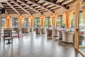 Bar (on property) - Dolomiti Chalet Hotel (Trento)