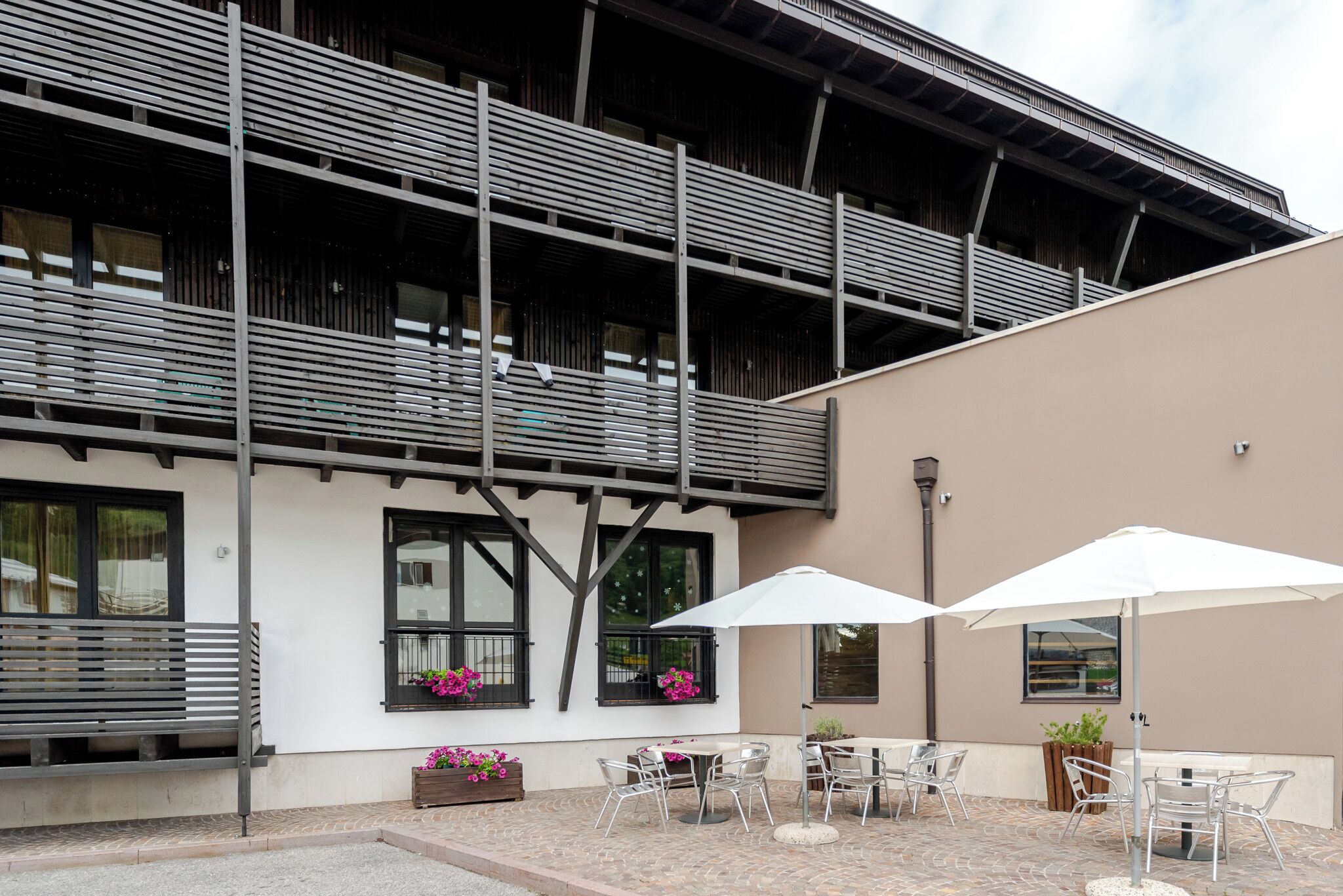 Mặt tiền nơi lưu trú