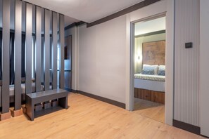 Minibar, wifi gratis, ropa de cama