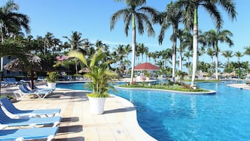 Outdoor pool, pool umbrellas, sun loungers