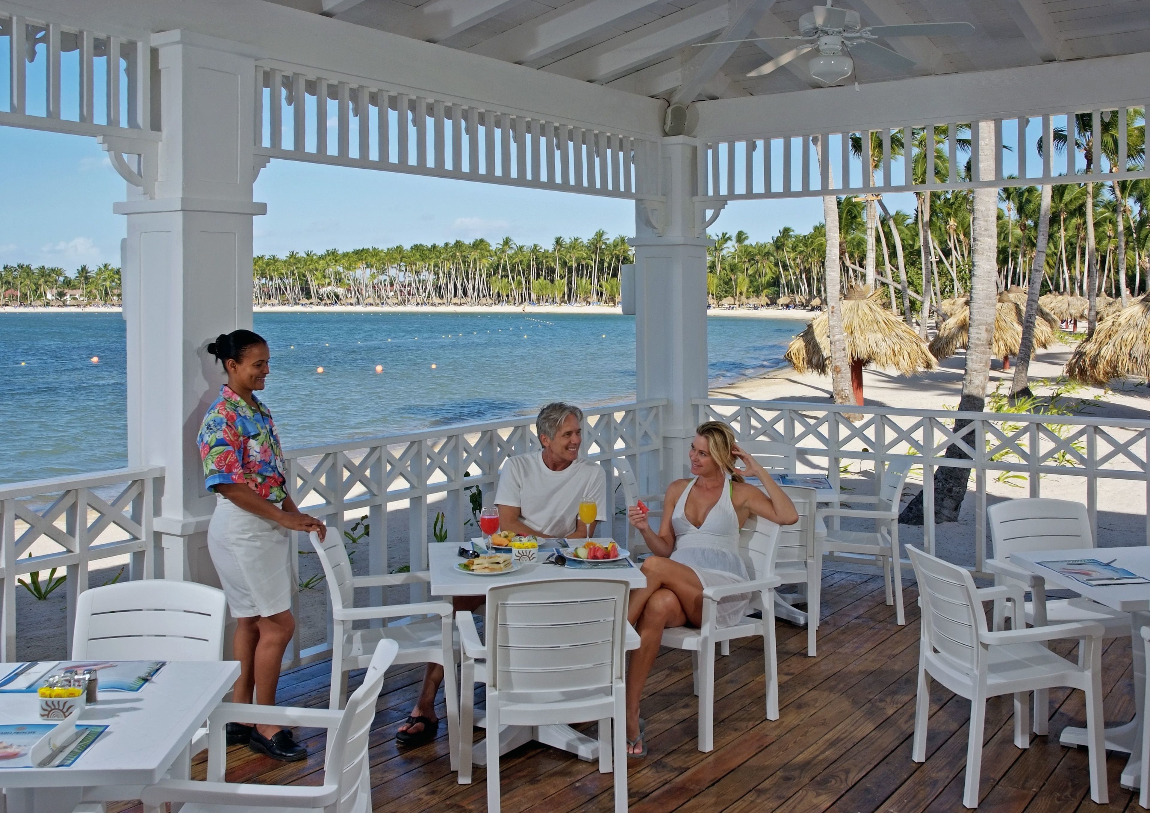 5 间餐厅，供应早餐、午餐和晚餐，国际美食