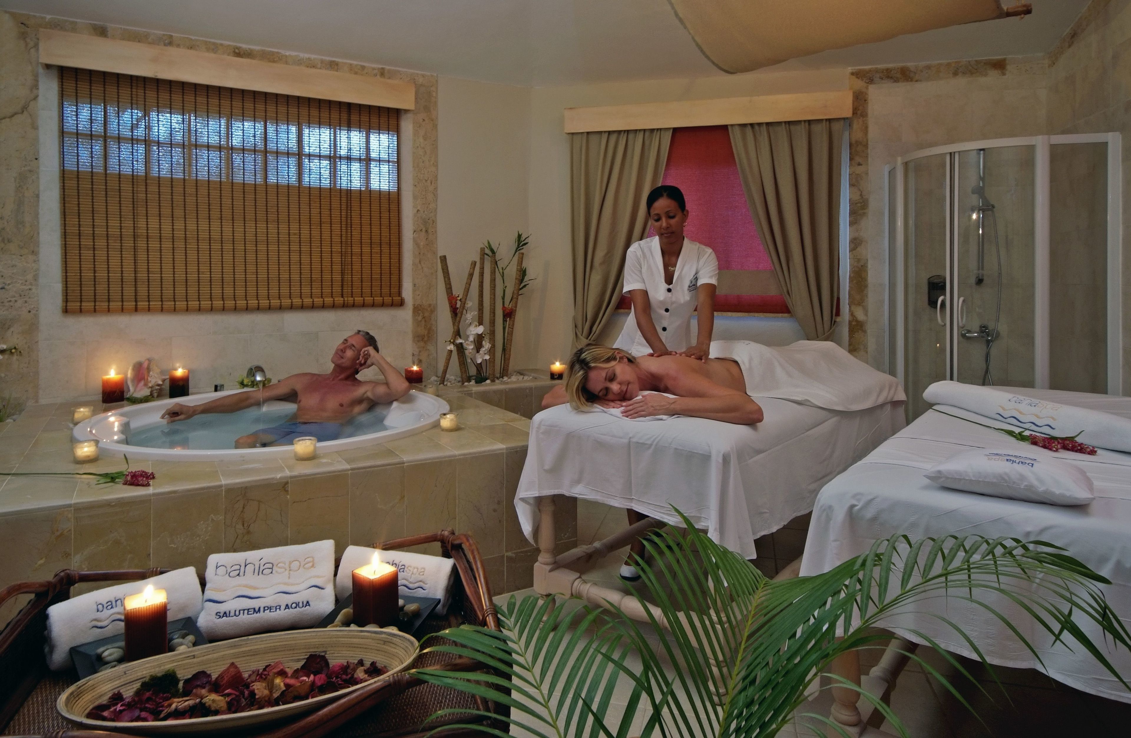 Couples treatment rooms, sauna, steam room, body treatments
