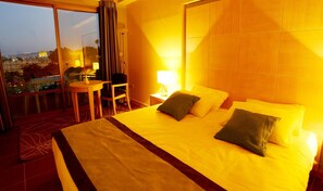 In-room safe, desk, iron/ironing board, free cribs/infant beds - Holy Land Hotel (Jerusalem)