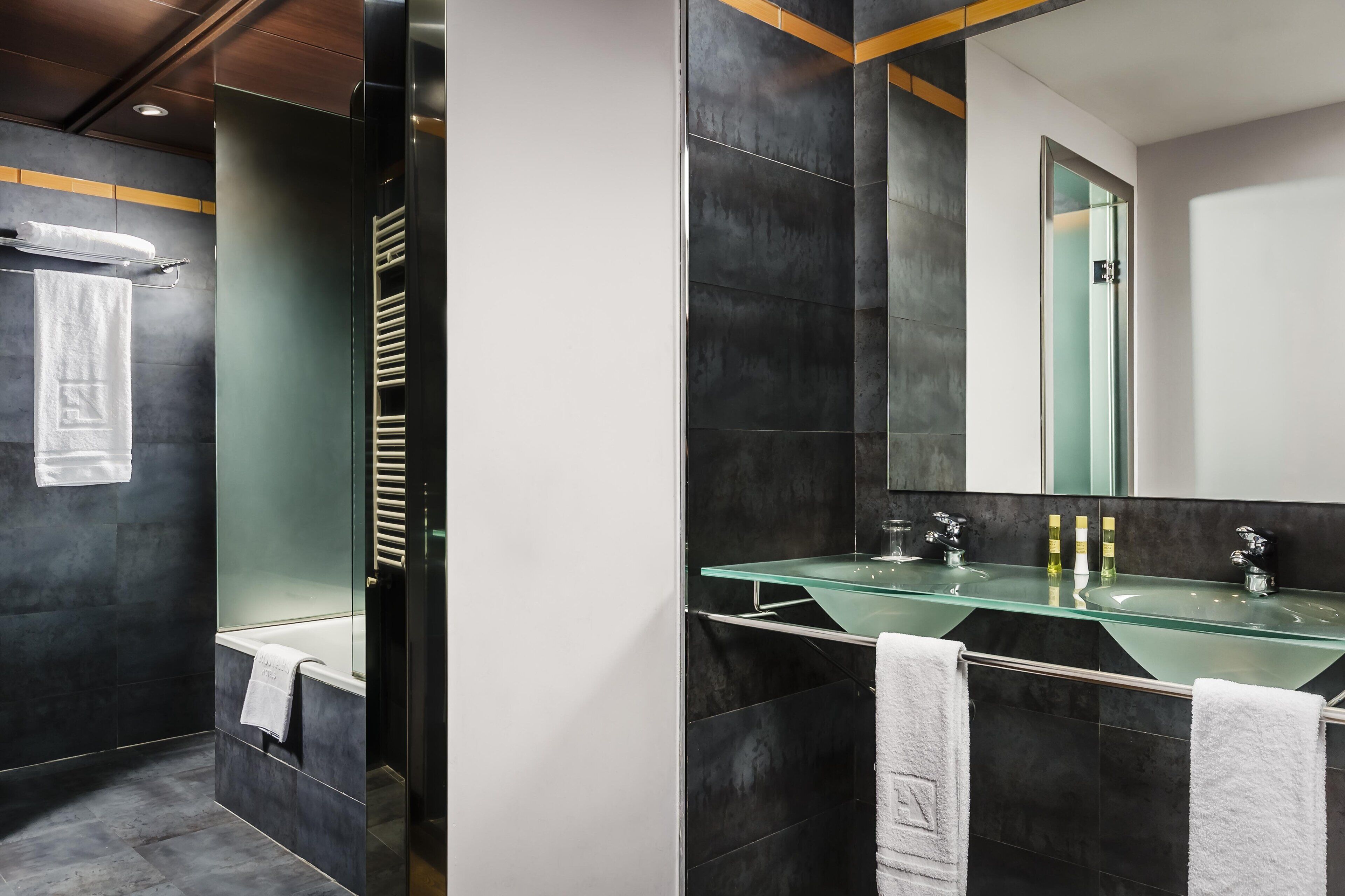 junior suite | 1 bedroom, minibar, in-room safe, desk