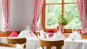 Breakfast, lunch, dinner served; German cuisine, al fresco dining