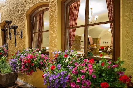 Front of property. DEVA Hotel Alpenglück