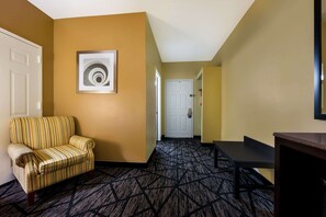 客房, 1 张特大床, 无烟房 | 1 多间卧室、高档床上用品、加厚床垫、办公桌