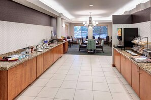 Free daily continental breakfast  - Residence Inn by Marriott Chicago Lake Forest/Mettawa (Lake Forest)